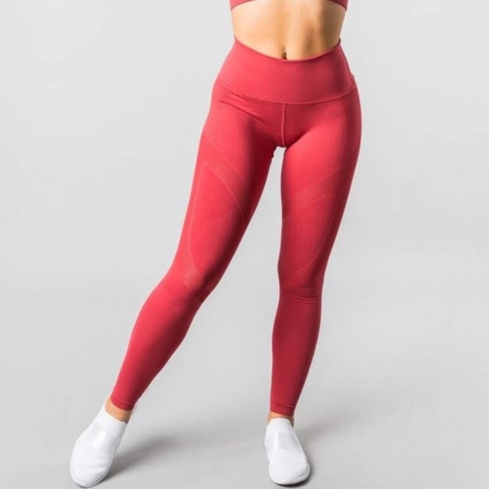 Aero Leggings — Coral Red Color